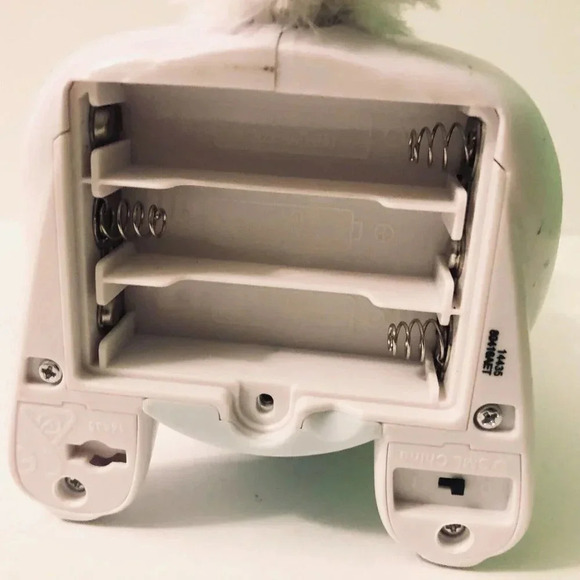 Spin Master Zoomer Hungry Bunnies Shreddy  White Interactive Bunny Rabbit - Picture 11 of 15